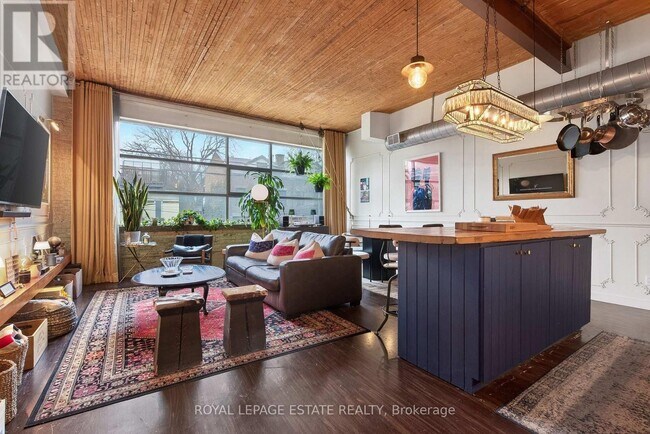 Photo du bâtiment - 365 Dundas St E