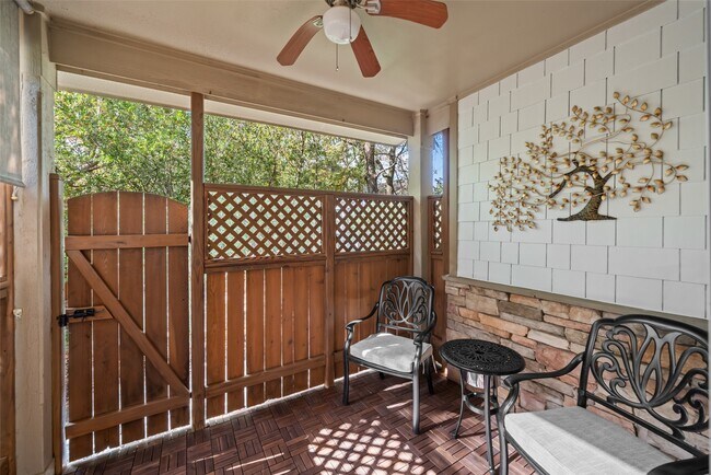 Foto del edificio - 21 Stone Creek Pl