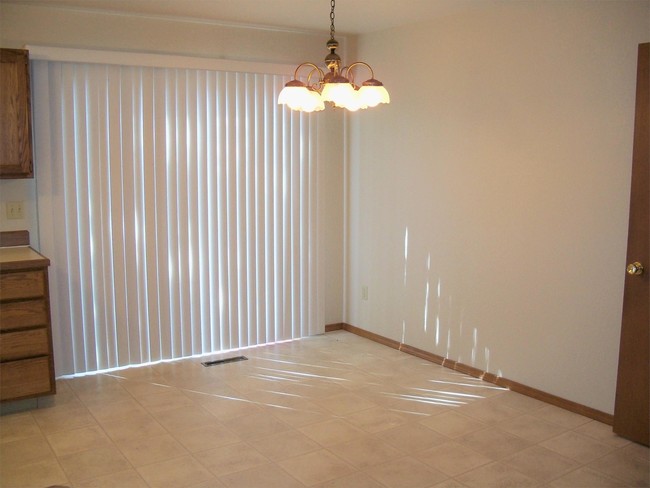 Building Photo - 1346 Quartz Pl