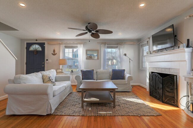 Foto del edificio - 66 Center Beach Ave
