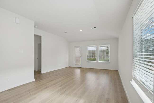 Building Photo - 18726 Timber Gln Dr