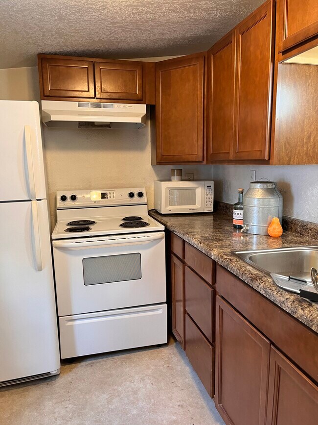 Kitchen - 2218 E 21st St
