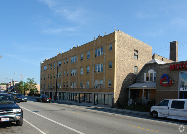 Building Photo - 4469-4479 N Elston Ave