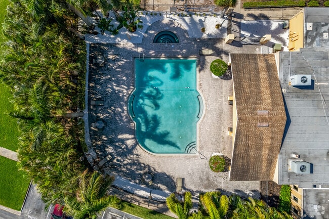 Pool deck - Rio Vista Village
