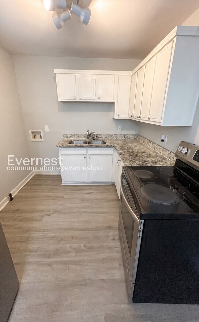 Foto del edificio - 6631 Baldwin Ct