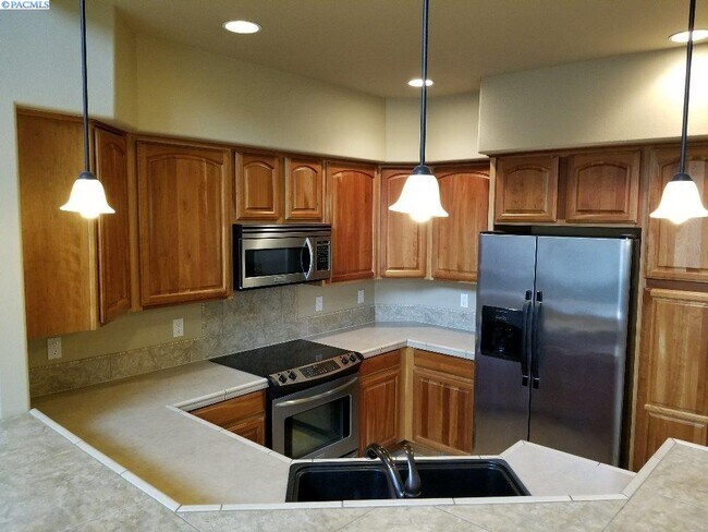 Foto del edificio - Steps away from Golf Course