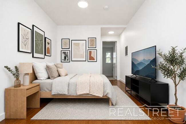 Building Photo - Modern 4 Bed 2 Bath Duplex with Yard in Stuyvesant Heights