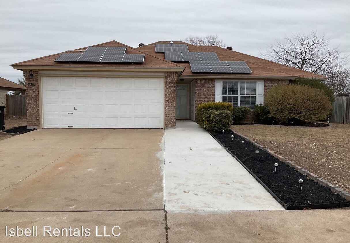 Foto principal - 3 br, 2 bath House - 1807 Lava Lane