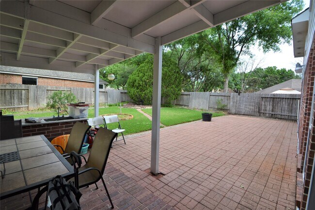 Foto del edificio - 12110 Laurel Ct