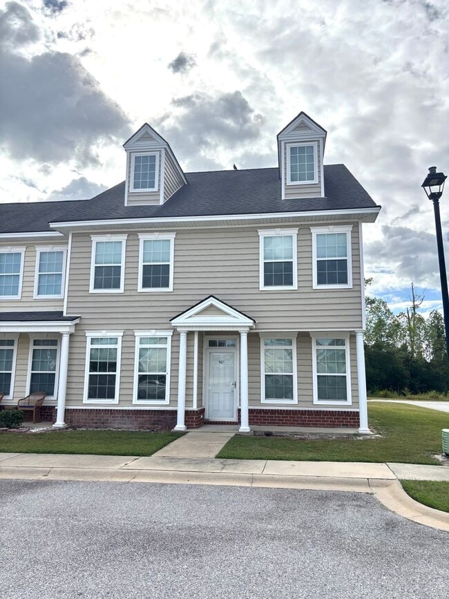 Building Photo - 501 Forsyth Dr