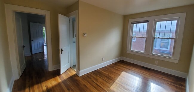 Study/Bedroom with bathroom - 2401 Spring Garden St