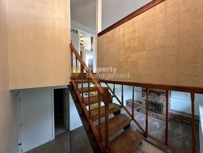 Building Photo - 708 Sandi Ln