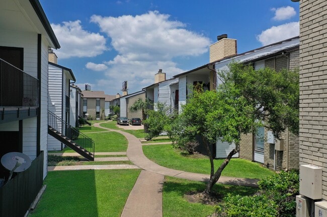 Building Photo - Arcadia at Westheimer