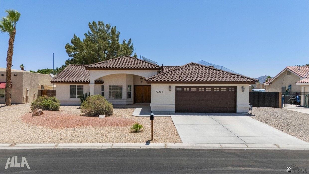 Primary Photo - 10226 S Del Rey Dr