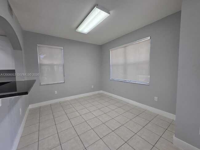 Foto del edificio - 8874 W Flagler St