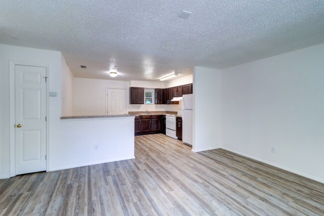 Foto del edificio - 5345 Laurel Pl