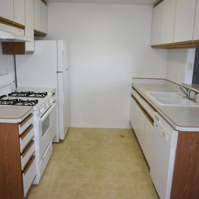 Building Photo - Two Bedroom, Two Bath with Single Car Gara...