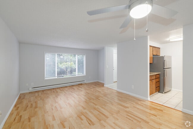 1BR, 1BA - 670SF - Living Room - Sunrise Apartments