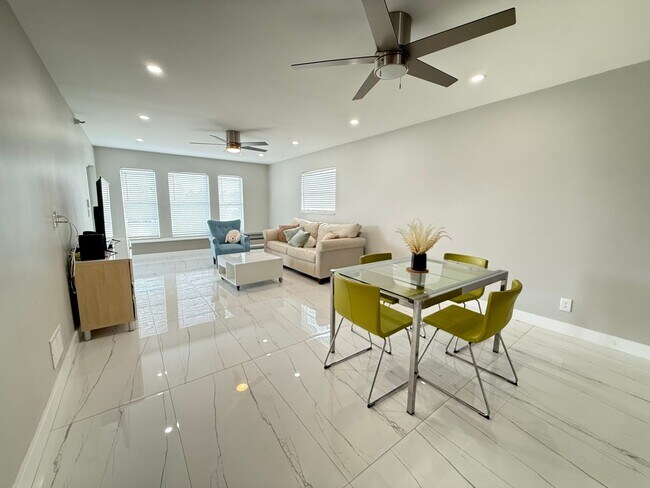 Foto del edificio - 2/2 Available Now! Welcome to Cartagena ne...