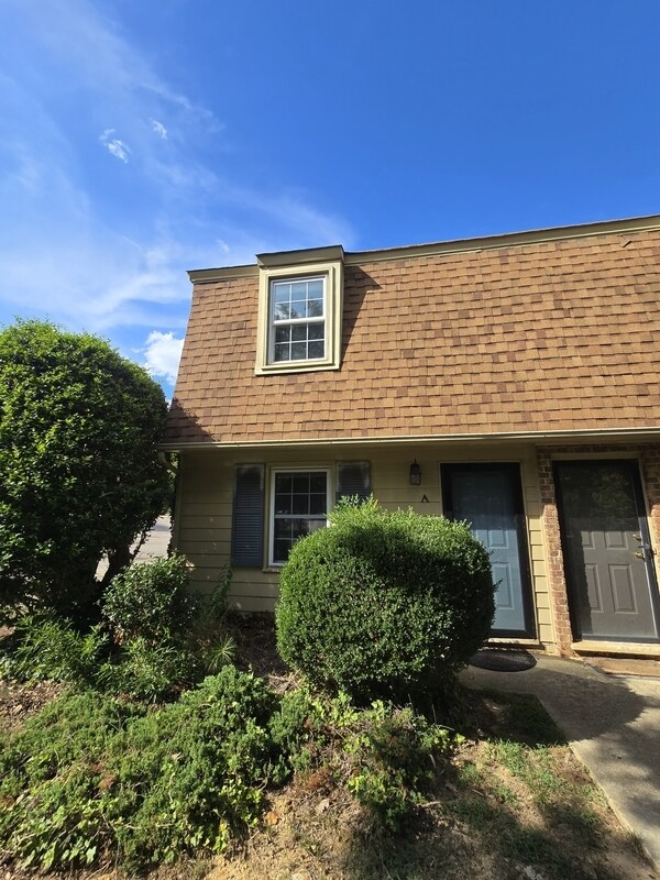 Foto del edificio - 4812 Blue Bird Ct