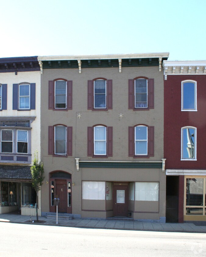 Primary Photo - 65 - 67 N Main St