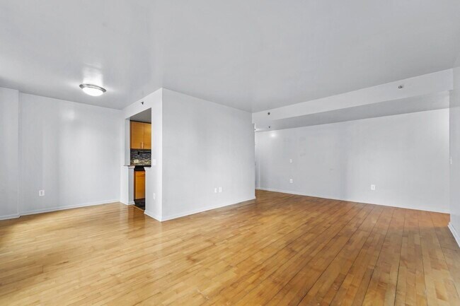 Building Photo - 102 CHRISTOPHER COLUMBUS Dr