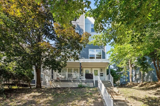 Building Photo - 2424 Lyndale Ave S