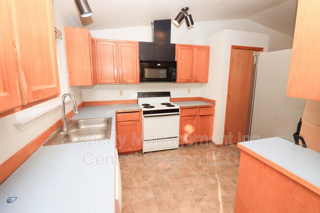 Foto del edificio - 3074 NE Tahoe Ct