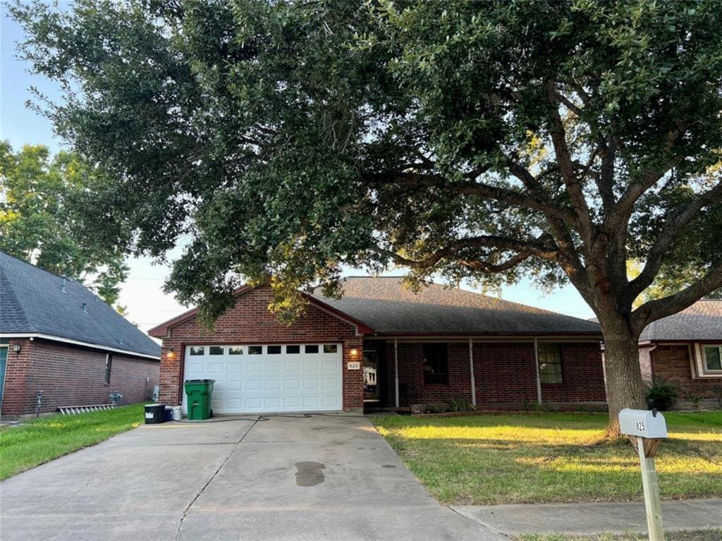 Foto principal - 825 Manor Dr