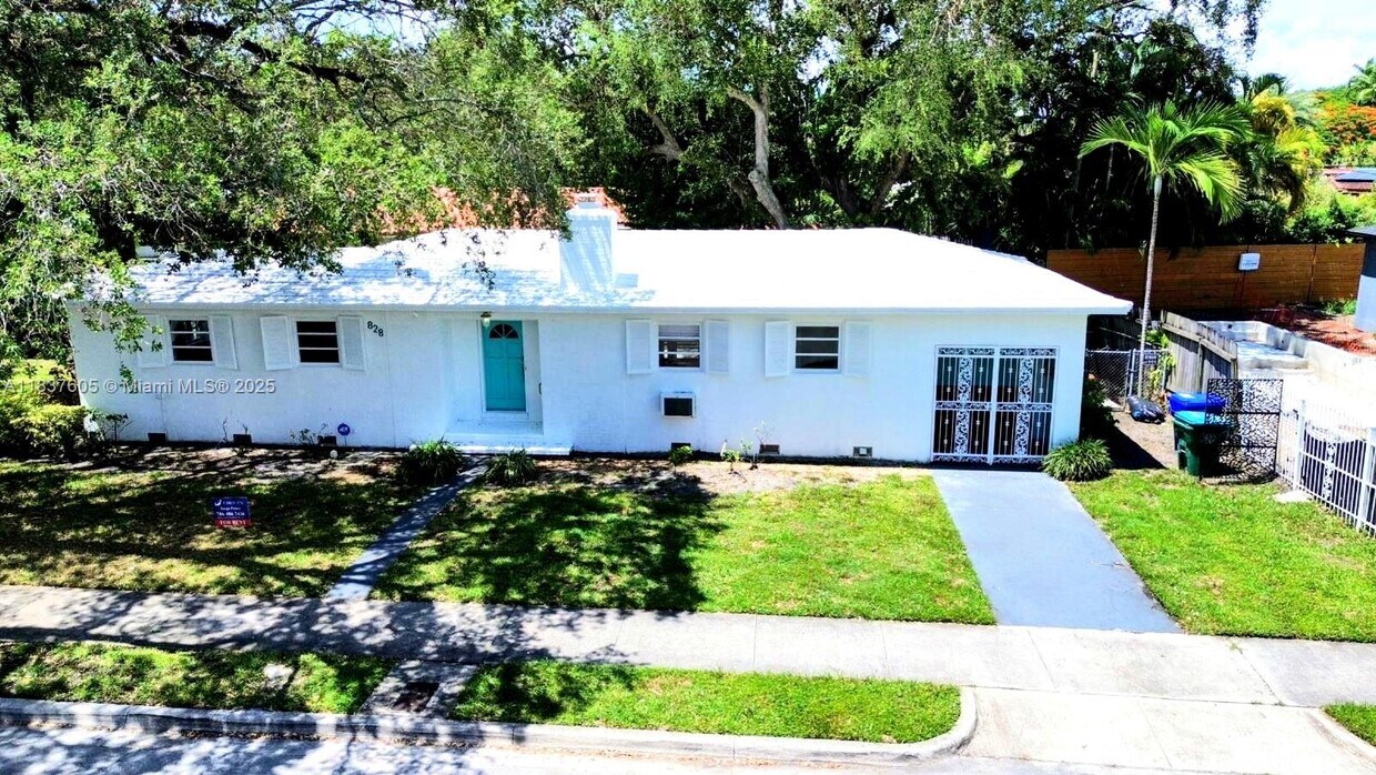 Foto principal - 828 NE 76th St