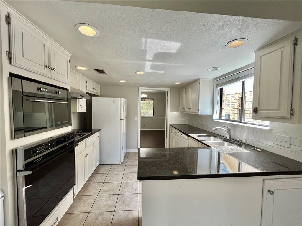 Building Photo - 10102 Grand Oak Dr