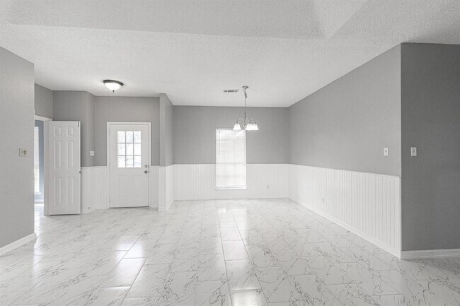 Foto del edificio - 19106 Lookout Mountain Ln