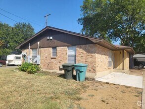 Building Photo - 1501 E Wells Ave