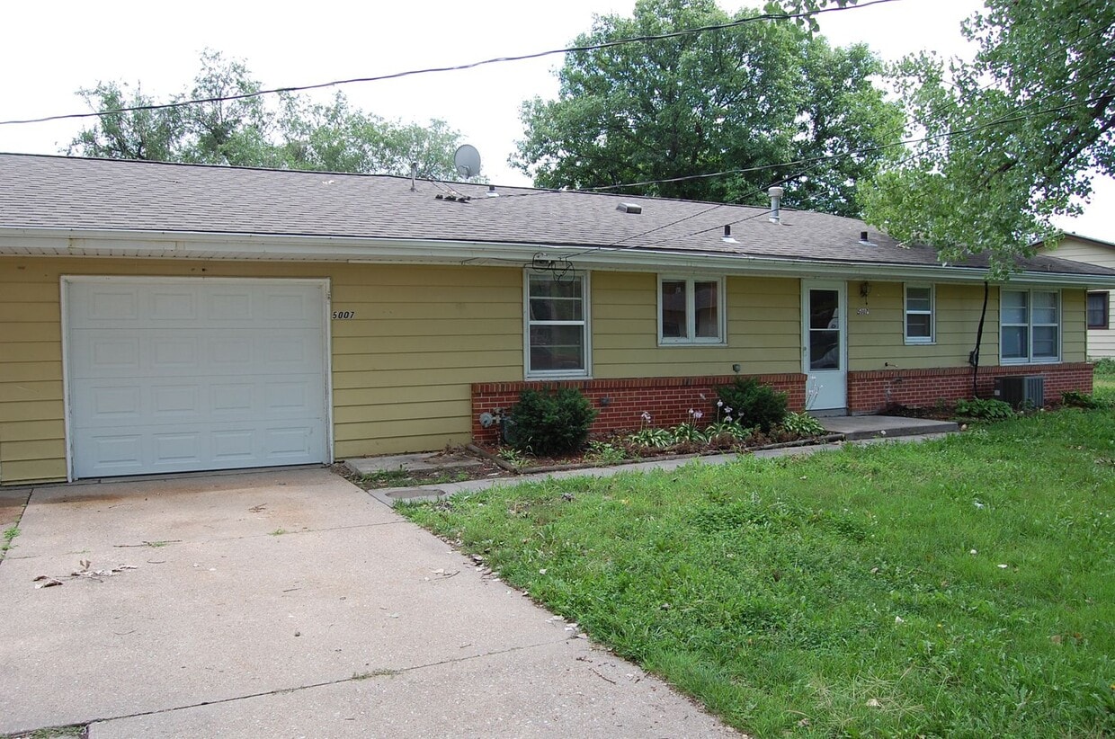 Foto principal - 5001 W Hughes St