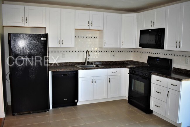 Building Photo - Charming 3 Bedroom Ranch