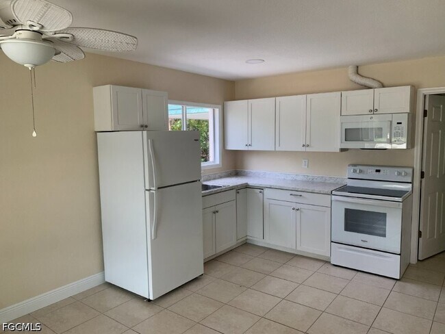 Foto del edificio - 2414 Palm Ridge Rd