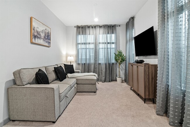 Building Photo - 829 Emile St