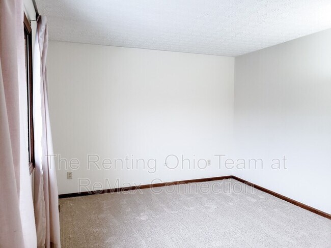 Building Photo - 3241 Brookview Way