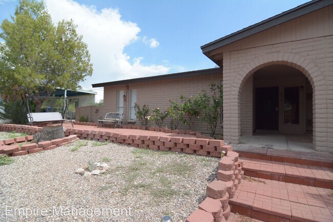 Building Photo - 4 br, 2 bath House - 9674 E.  3rd St.