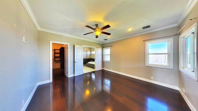 Building Photo - Spacious and centrally located 3-Bed / 2 -Bath in Wailuku