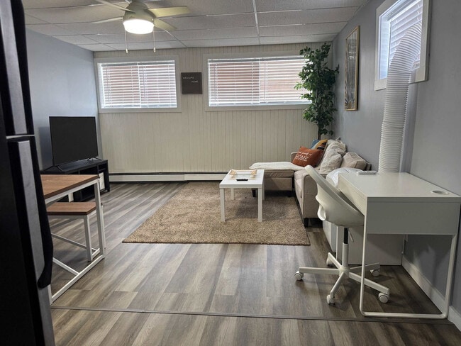 Building Photo - 508 Elm St