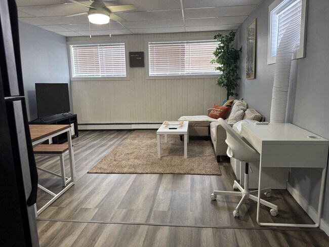 Building Photo - 508 Elm St