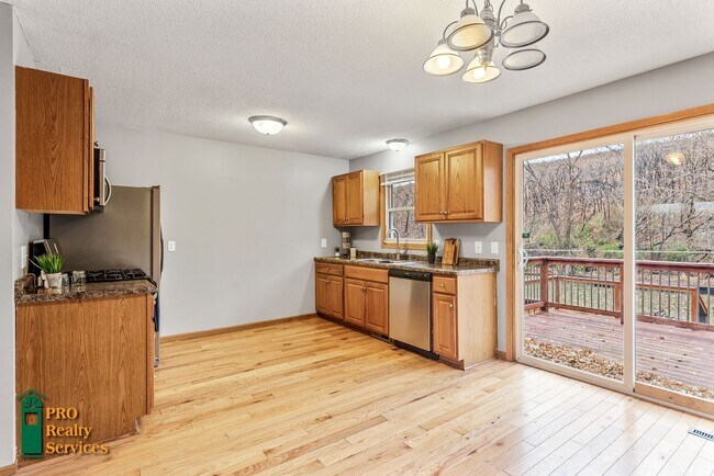 Building Photo - 4 Bedroom Home in Roseville