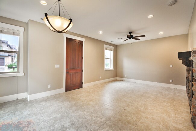 Building Photo - 13639 N Freestyle Ln