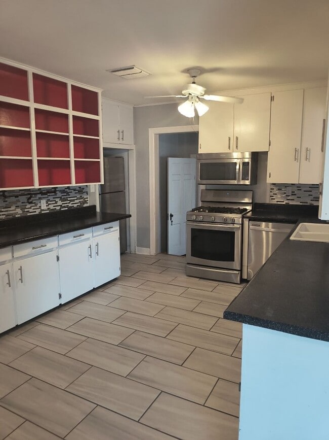 Building Photo - Spacious, Remodeled 3 bed 2 bath Santa Rit...