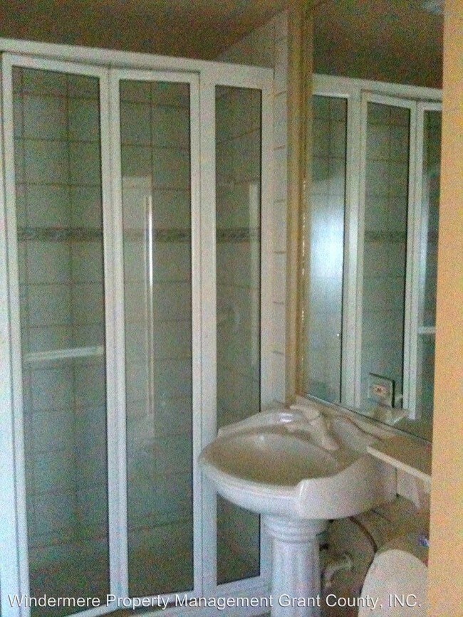 Foto del edificio - 1119 W Lakeside Dr