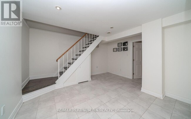 Building Photo - 61 Snowcrest Ave