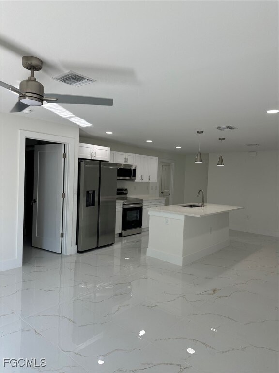 Foto del edificio - 13395 Kaplan Terrace