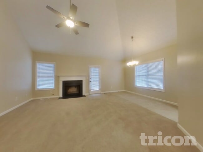 Building Photo - 125 Fawn Ln