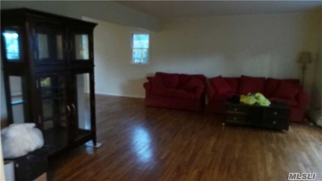 Building Photo - 60 Iroquois Dr